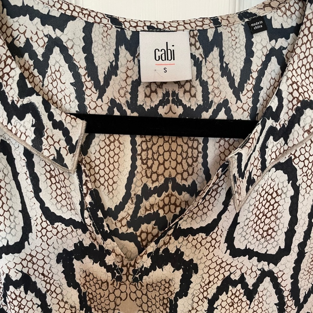 Nwot Cabi Python Design Size Small Blouse. - image 2